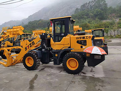 恭喜羅總喜提新車，山宇裝載機940走起，山宇重工，助您成功！